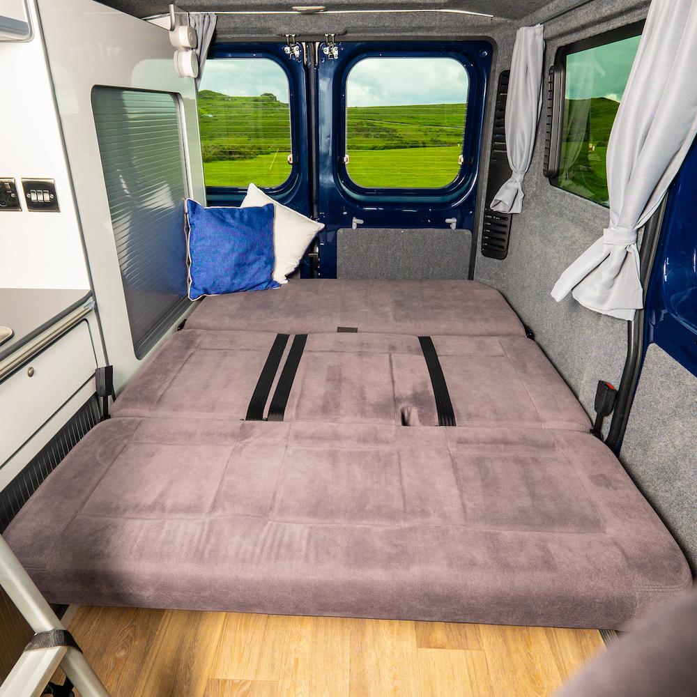 Triple Seat Rock And Roll Bed Highlight